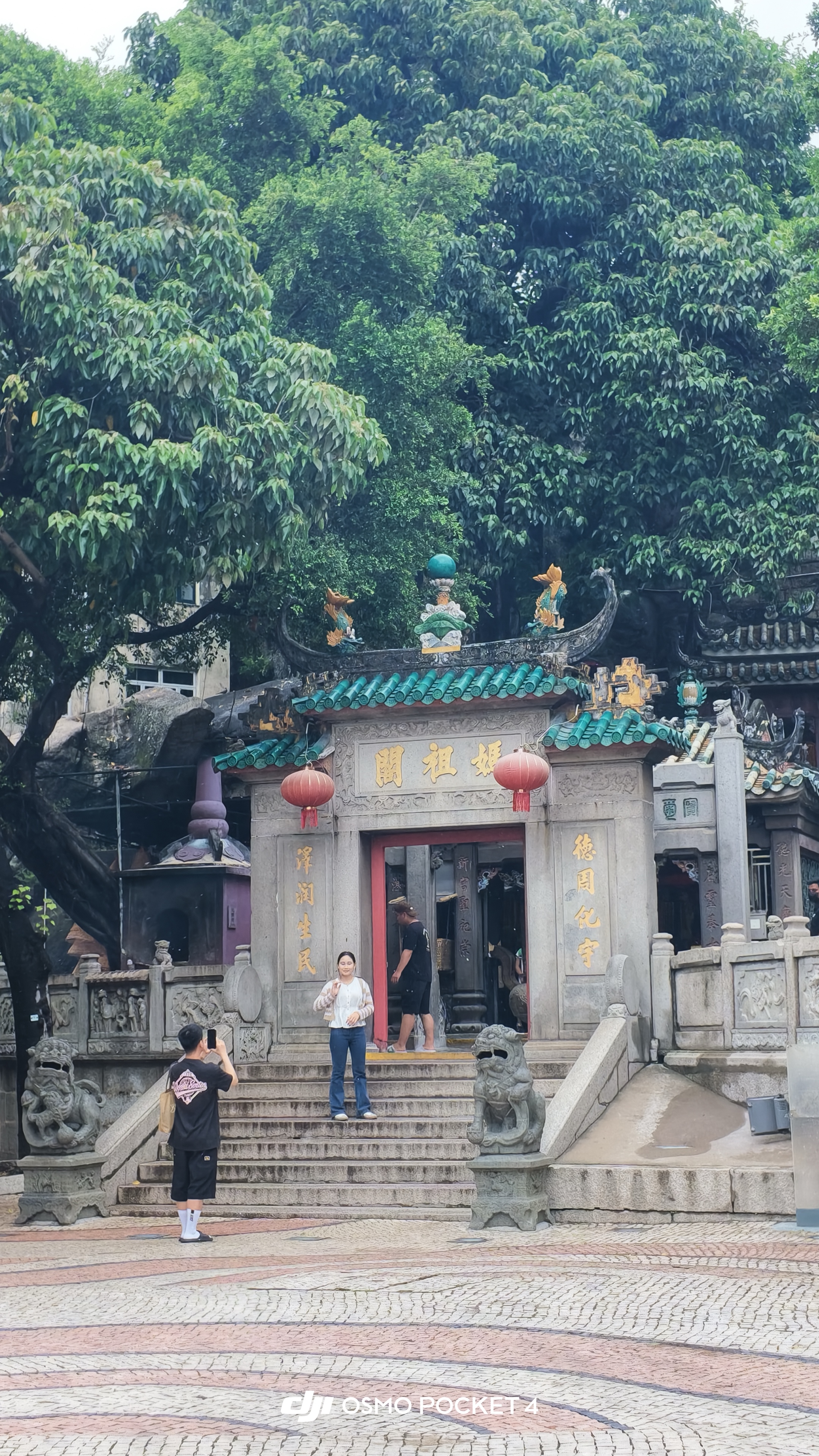 廟門