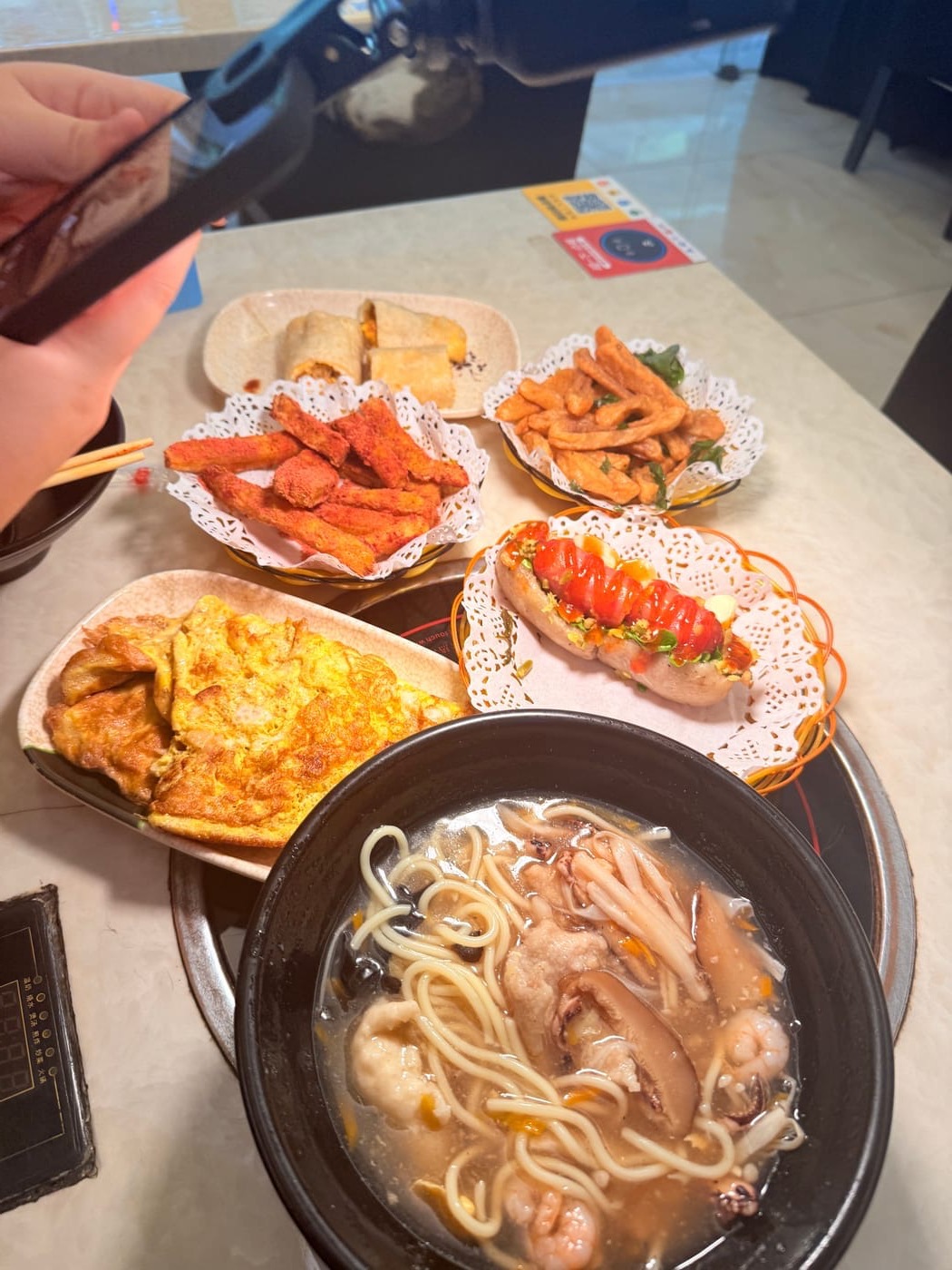 滿桌台灣小吃